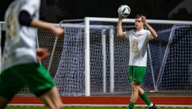 Zabrakło kilku centymetrów - Hutnik Warszawa - Marcovia Marki 1:0 (0:0)