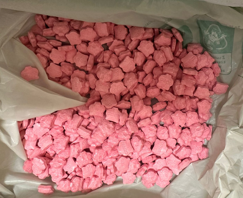 15 kg narkotyków w walizkach i lodówce