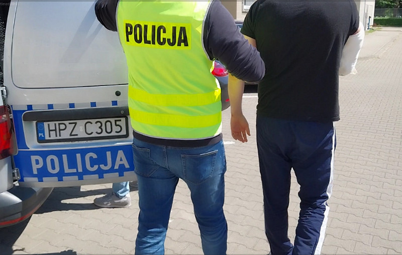 Policjanci zatrzymali sprawcę potrącenia pieszych przy ulicy Szwedzkiej [wideo]