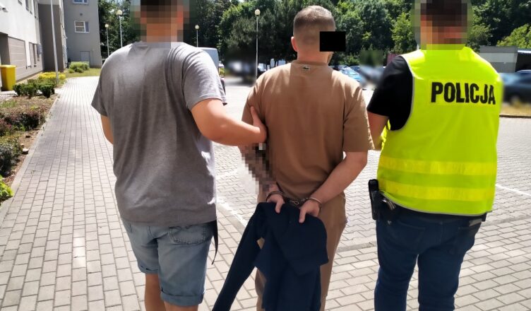 Chcieli sprzedać fałszywe dolary