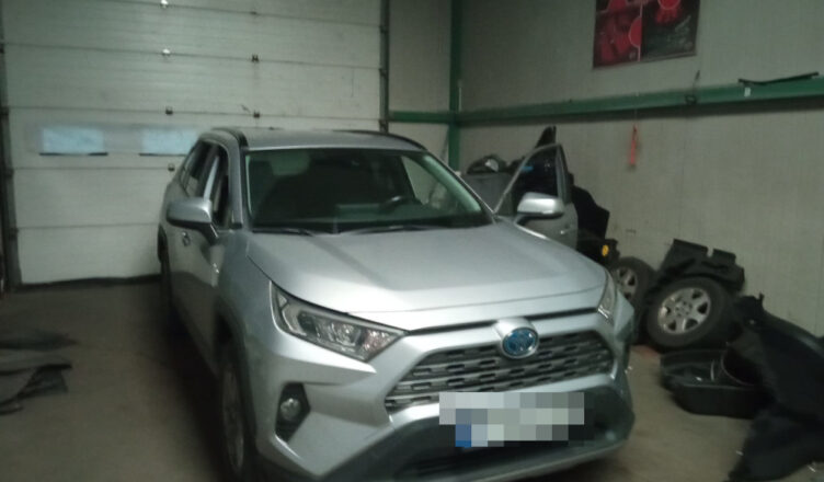 Kobra zlikwidowała dziuplę samochodową - 4 odzyskane auta i 3 tymczasowe areszty