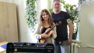 Policjanci odzyskali instrument skradziony skrzypaczce w drodze na koncert