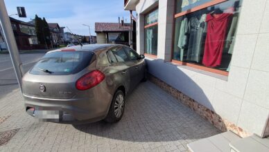 Na zielonej strzałce pojechał prosto. Doprowadził do zdarzenia drogowego.