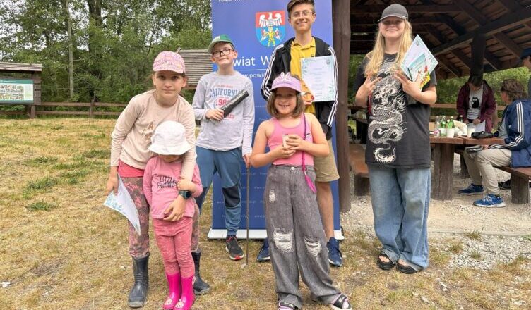 Wędrując przez Dębinę - pierwszy przyrodniczy spacer za nami !