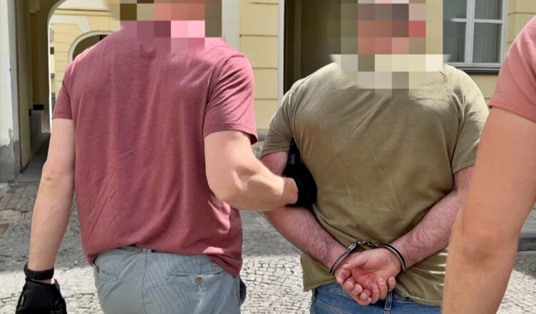 Zaatakowali konwojentów i ukradli gotówkę