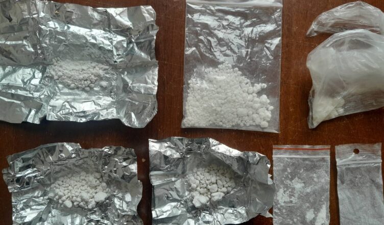 W mieszkaniu narkotyki, a pod "opieką" dziecko