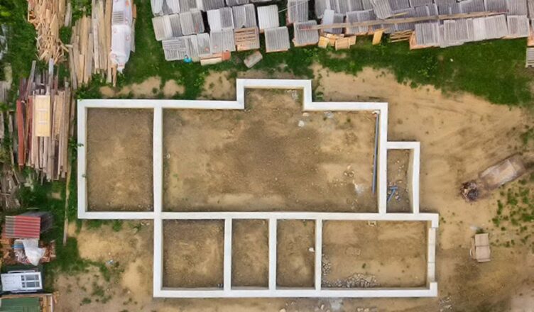 Fundament tradycyjny czy płyta fundamentowa?