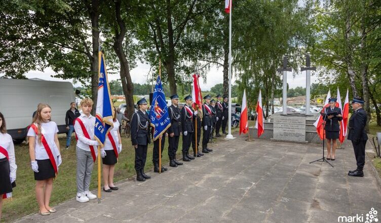 Marki - zmiana otoczenia pomnika na Strudze