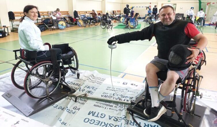 Zielonka - Szermierze z 10 krajów trenują do Igrzysk Paraolimpijskich Paryż 2024