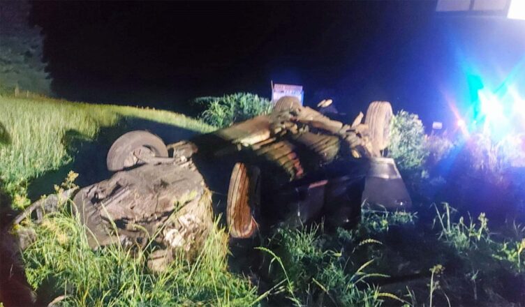 W środku nocy policjant z mazowieckiej drogówki pomagał poszkodowanemu w wypadku