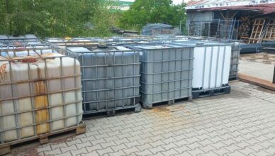 Płońscy policjanci i inspektorzy WIOŚ zabezpieczyli składowisko odpadów na terenie miasta