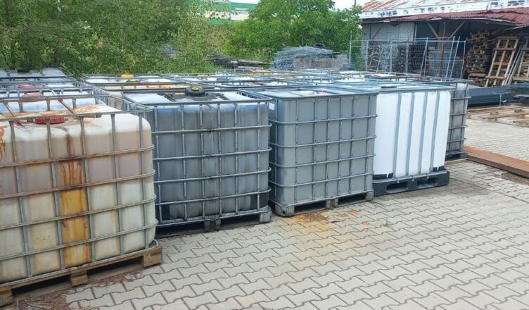 Płońscy policjanci i inspektorzy WIOŚ zabezpieczyli składowisko odpadów na terenie miasta