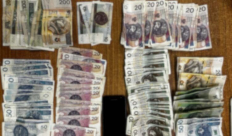 Oszuści udający „magików” zatrzymani przez policję