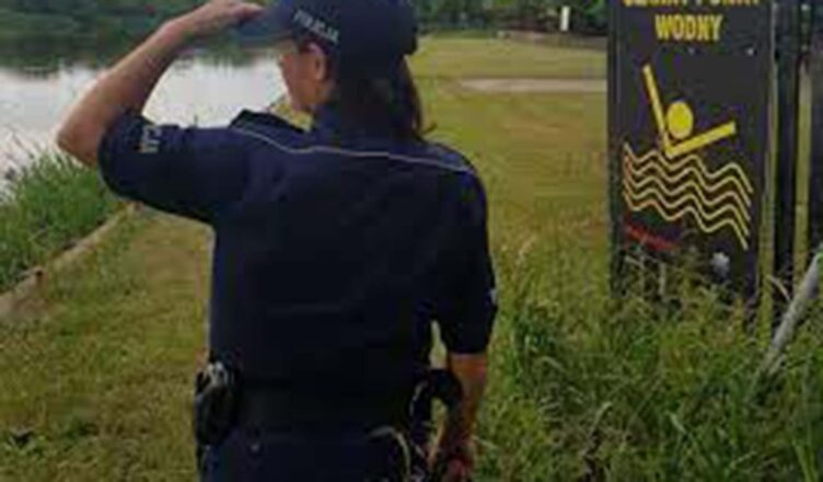 Pijany wskoczył w ubraniu do zalewu