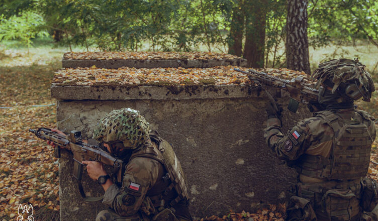 Zgrywanie kompanii lekkiej piechoty i mistrzów kamuflażu