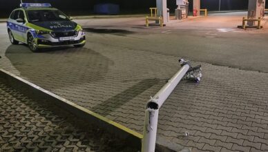Nie miała prawa jazdy i była tak pijana, że uderzyła w słup, i uciekła z miejsca zdarzenia