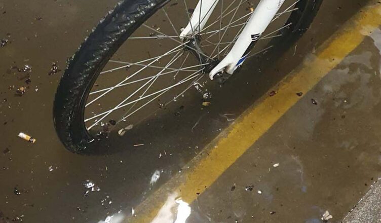 Zalany tunel dla pieszych - kto za to odpowiada?