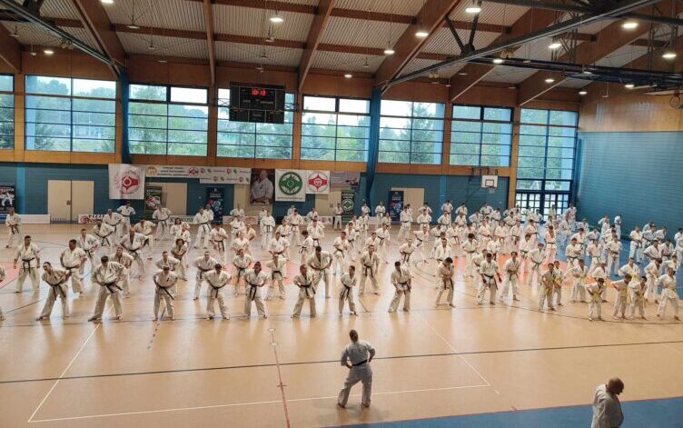 300 wojowników karate na matach w Zielonce