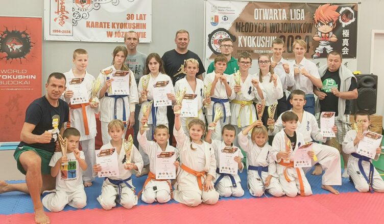 Srebro dla mareckich uczennic z SP2