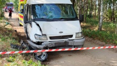 Wypadek z udziałem motoroweru i auta - poszkodowanego zabrał LPR