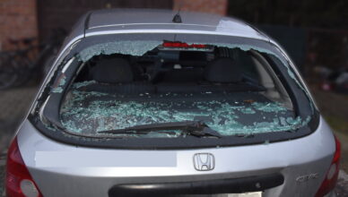 Wtargnęli na posesję, zostali tymczasowo aresztowani