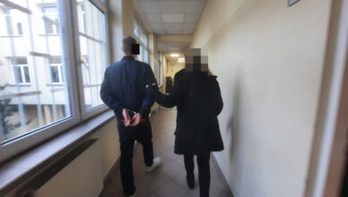 Syn zaatakował ojca, żądał pieniędzy i zadawał ciosy metalową rurką – tymczasowy areszt