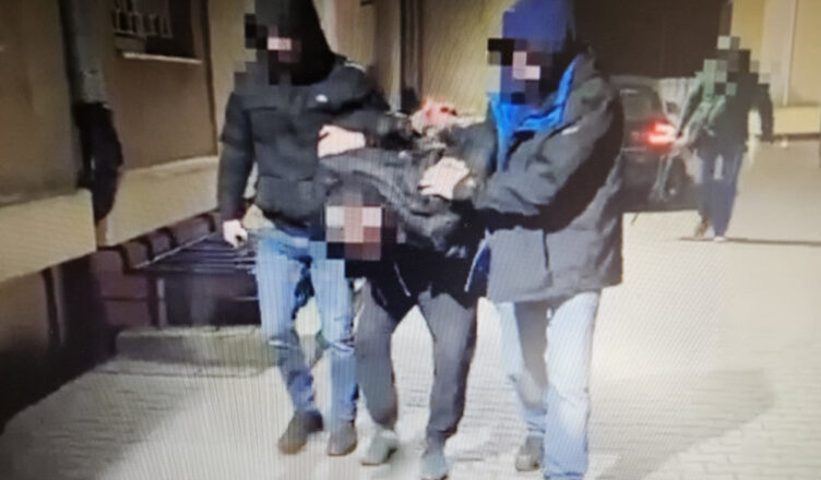 Zadawał ciosy nożem