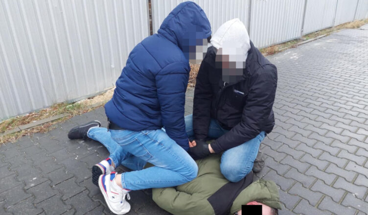 Poszukiwany usłyszał 11 zarzutów - przestępstwa popełnił w multirecydywie