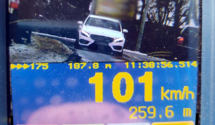 Piracka jazda w trudnych warunkach, 29-latek stracił prawo jazdy