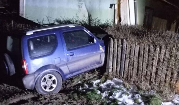 Pijany wjechał w dom i próbował uciec