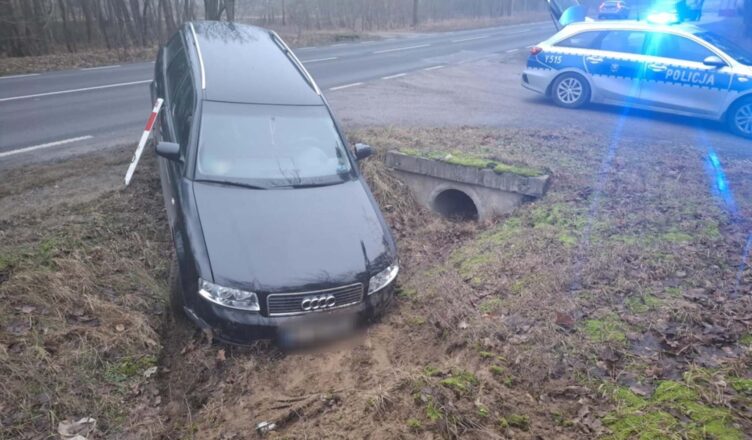 Miał prawie 3,5 promila, a mimo to wsiadł za kierownicę. Jazdę zakończył w rowie.