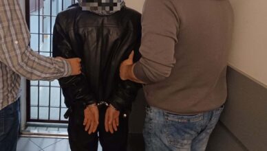 Uzbrojony w wiatrówkę 45-latek strzelał do ludzi. Obezwładnili go policjanci.