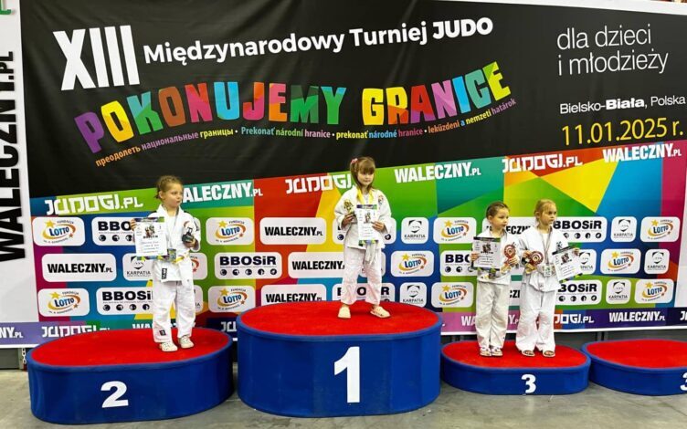 Zielonka z medalami w karate i judo