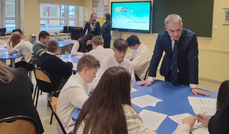 Ząbki - wizyta Wicepremiera Krzysztofa Gawkowskiego w SP. 4