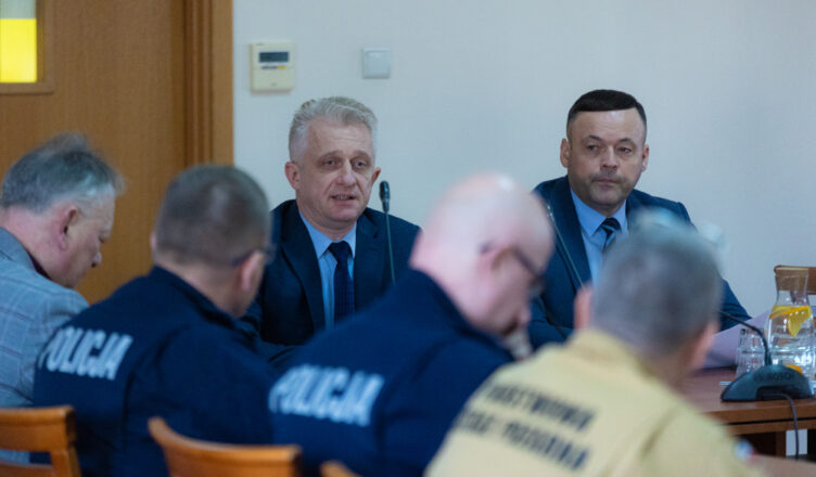 Podsumowanie działalności Komendy Powiatowej Policji w Wołominie za 2024 rok - policjanci uczestniczyli w posiedzeniu Komisji Bezpieczeństwa i Porządku