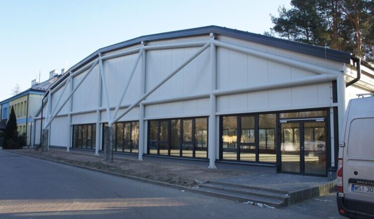 Dąbrówka - hale sportowe w Guzowatce i Wszeborach na finiszu przebudowy