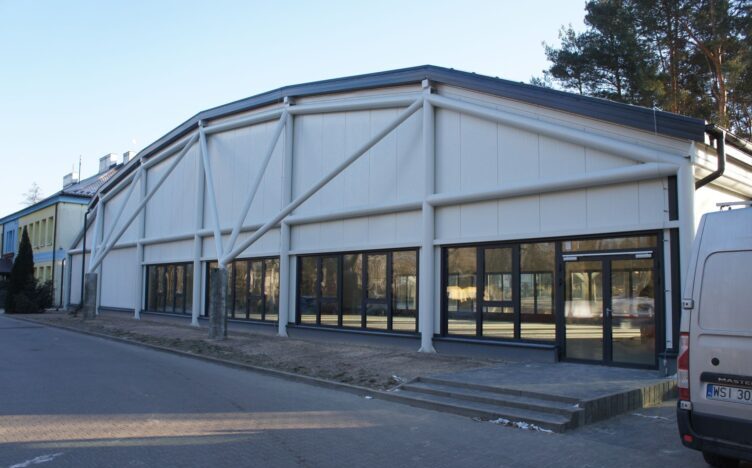 Dąbrówka - hale sportowe w Guzowatce i Wszeborach na finiszu przebudowy