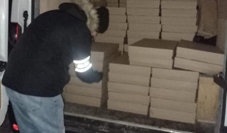 Dwa „dostawczaki” z kontrabandą i zatrzymani trzej obywatele Armenii – akcja stołecznych policjantów w Jadwisinie