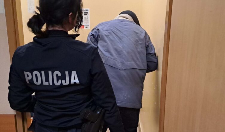 Zniszczył drzwi, bo nie został wpuszczony