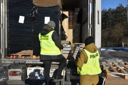 Policja, Straż Graniczna i KAS przejęły ponad 7 milionów sztuk papierosów, tytoń oraz susz tytoniowy