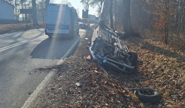 Cztery osoby ranne w wyniku dachowania pojazdu w Wilchcie