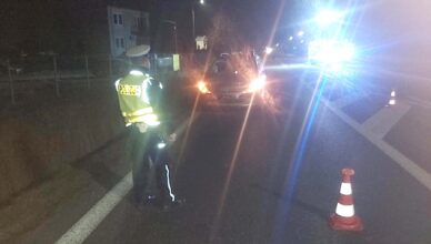 Wypadek w Guzowie - potrącenie pieszego przechodzącego przez jezdnię