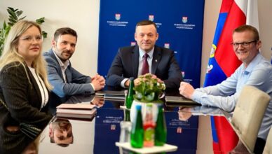 Jak uchronić seniorów przed oszustami? Powiat Wołomiński działa