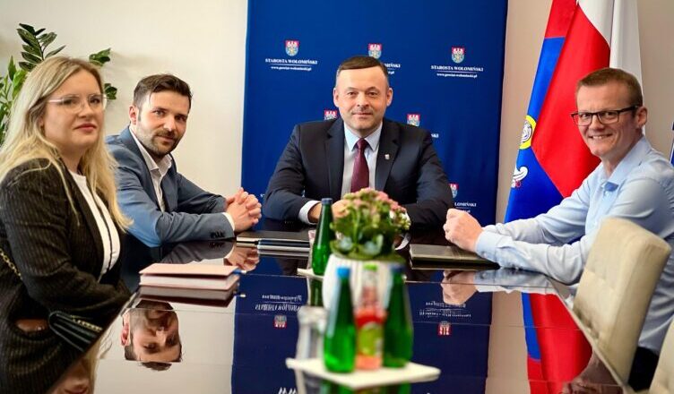 Jak uchronić seniorów przed oszustami? Powiat Wołomiński działa