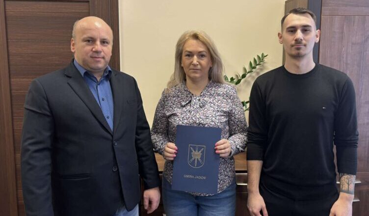 Nowy rozdział dla sportu w Gminie Jadów – umowa z Klubem Santoryn Nowinki