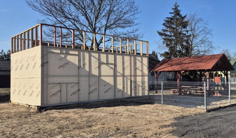 Społeczna inicjatywa w Marianowie: Budowa wiejskiego domku