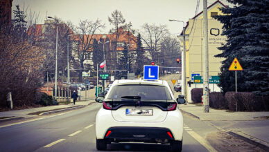 Nietrzeźwa kursantka za kierownicą „elki”