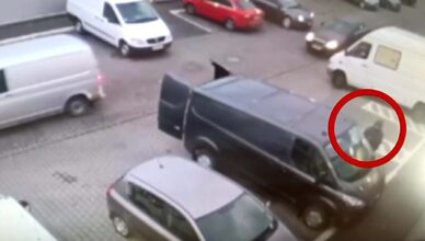 Ukradli plecak z auta, zostali zatrzymani