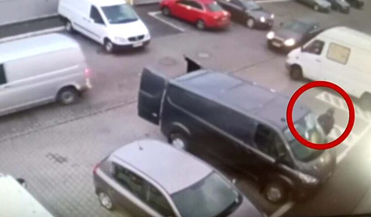 Ukradli plecak z auta, zostali zatrzymani