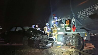 Tragiczne zderzenie w Jasienicy – samochód osobowy zderzył się z pociągiem